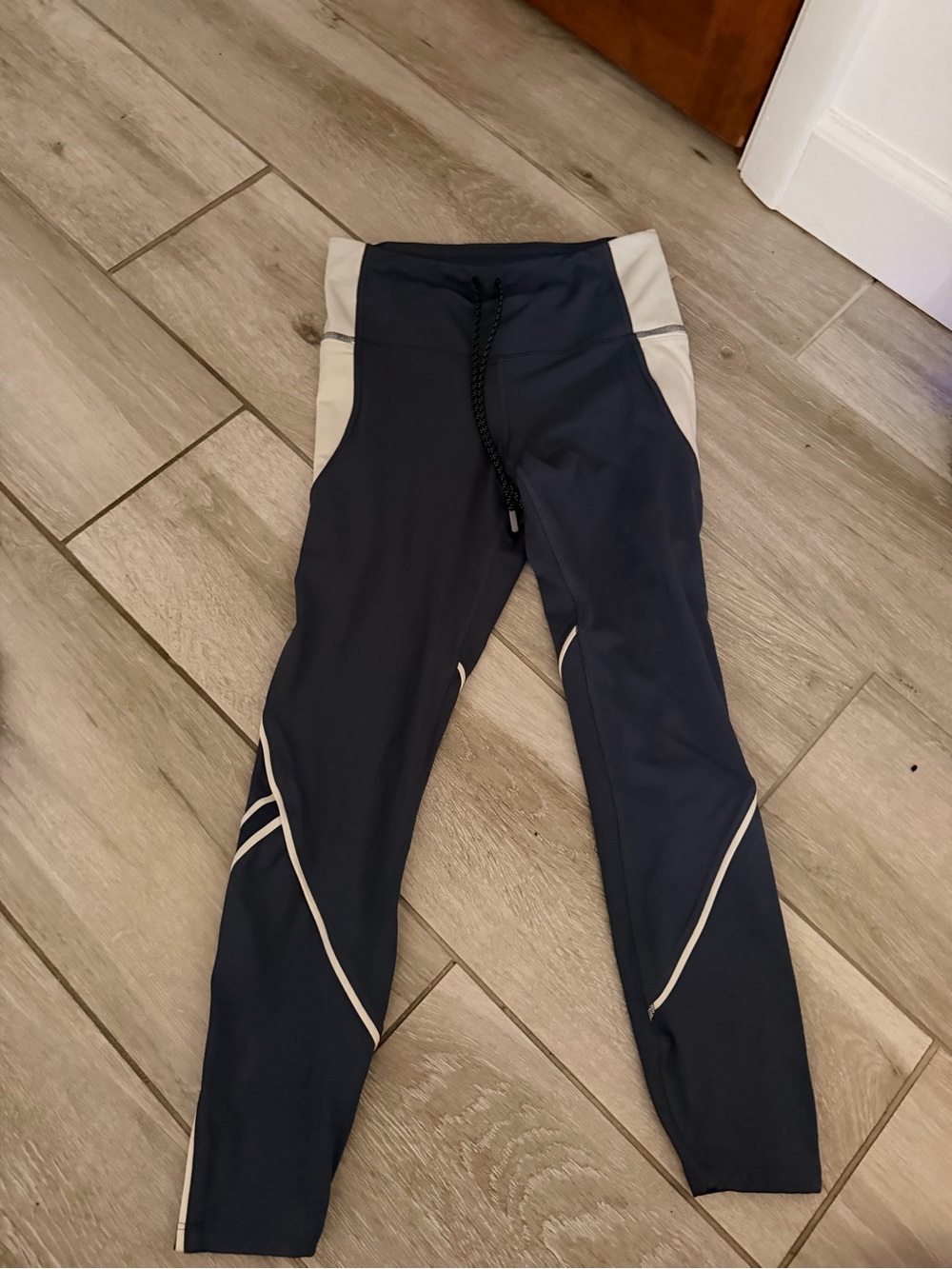 Under Armour Navy Leggings with Light Gray Panels Never worn